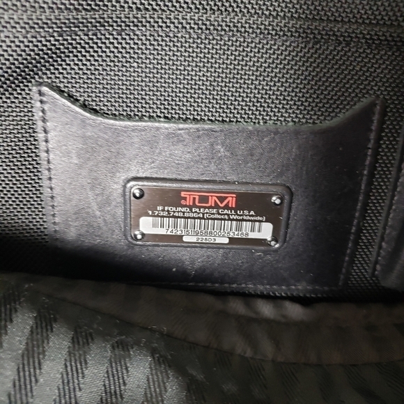 Tumi 225D3 Black Carry-on Travel Overnight Bag Case with Shoulder Strap-17x13x8" - Picture 12 of 15